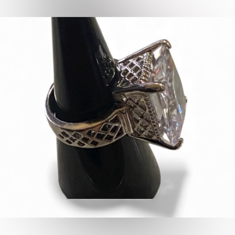 Statement Clear Glass Ring #9022 - Picture 2 of 13